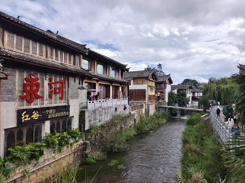 束河古镇的水街