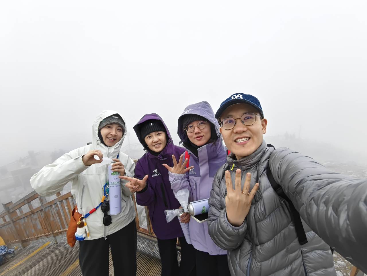 玉龙雪山冰川公园4680米四人合影