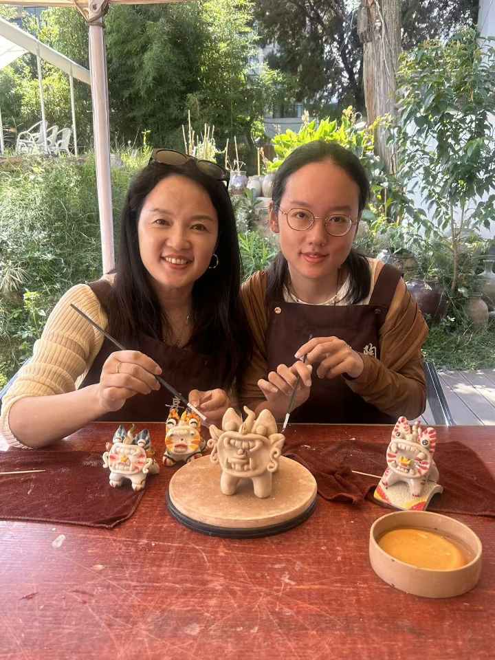 喜洲瓦猫工作室里的合影